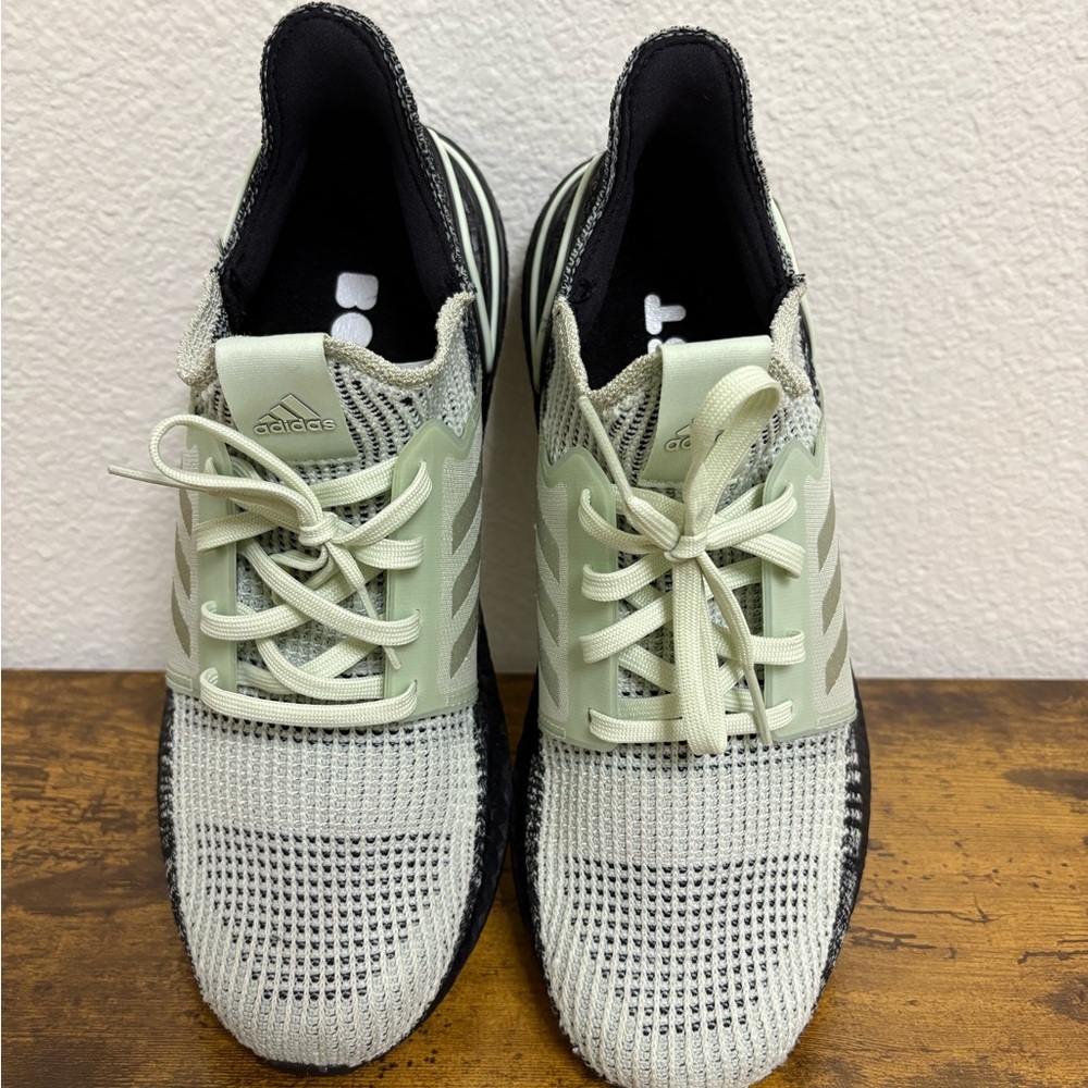 NWOB Adidas UltraBoost 19 'Linen Green' Mens 9.5/Women’s 10.5 F34075 - Picture 7 of 11